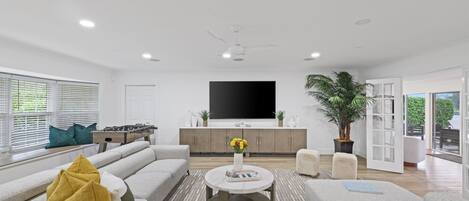 Smart TV y futbolito