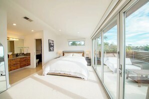 3 bedrooms, desk, iron/ironing board, travel cot