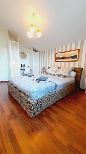 4 habitaciones, tabla de planchar con plancha y wifi