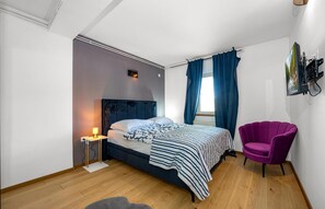 3 slaapkamers, een strijkplank/strijkijzer, gratis wifi, beddengoed