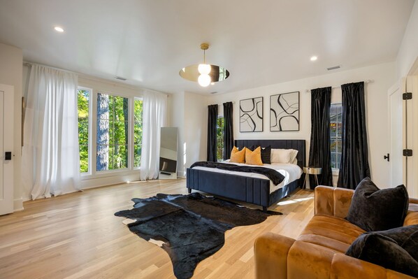 5 bedrooms, desk, iron/ironing board, free WiFi