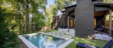 Outdoor pool, a heated pool