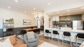 TV connectée, cheminée, chaßne hi-fi