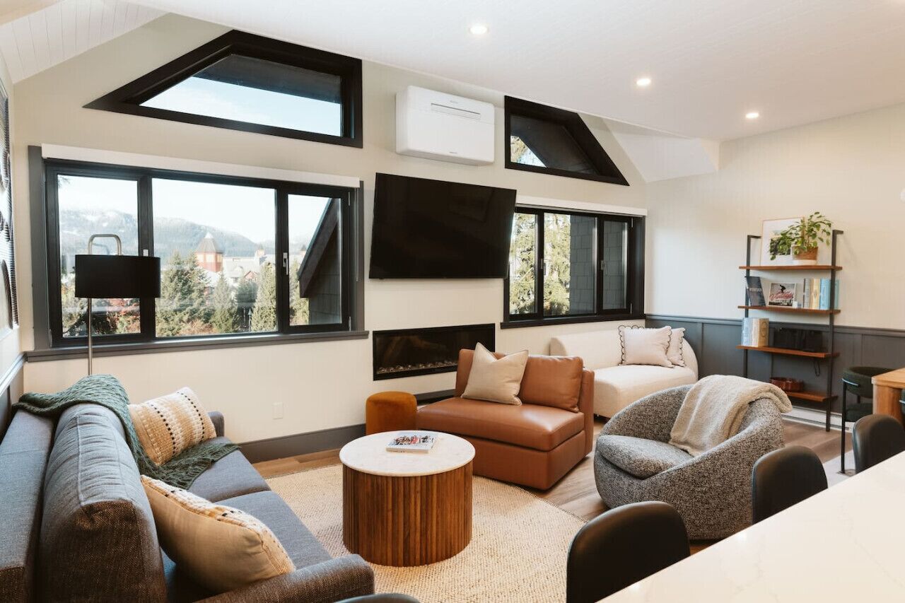 Smart TV, fireplace, stereo