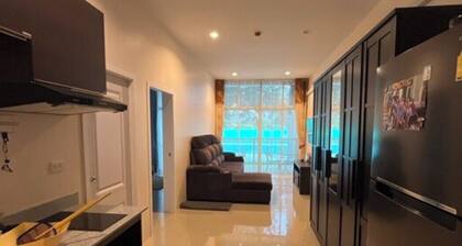 3-bedroom building in cool Banglamung with WiFi, AC, fitness room