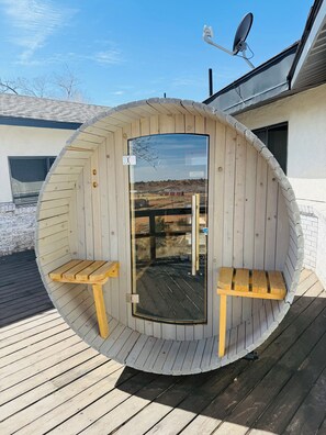 Terrace/patio - Charming 3-bedroom house with WiFi, AC in serene Kanab (Kanab)