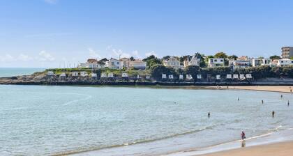 4 bedroom awesome home in Royan