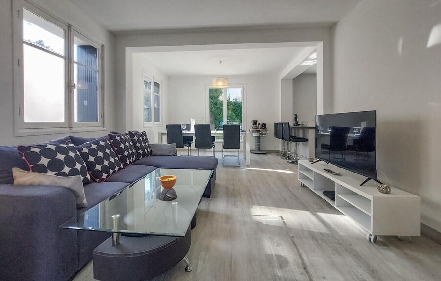4 Bedroom Amazing Home In Royan - Royan