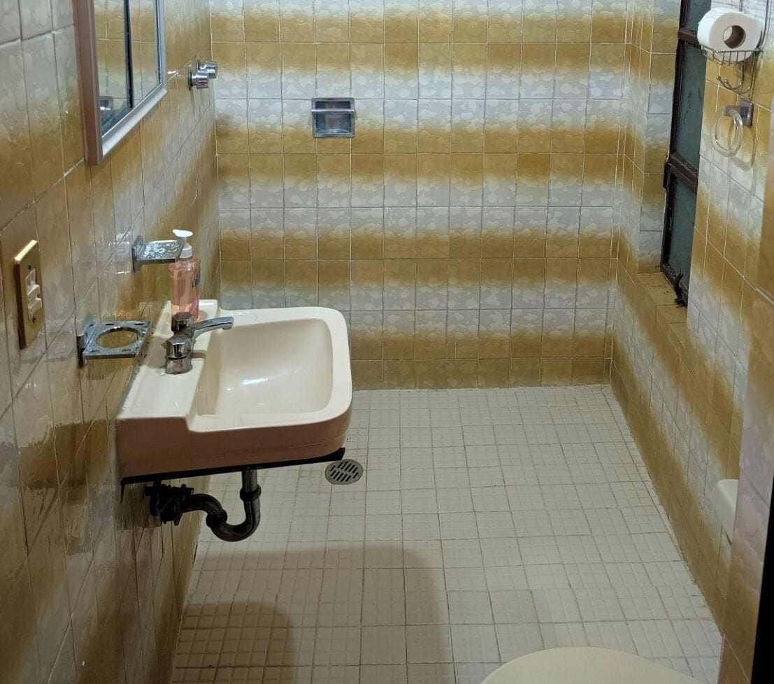 毛巾、肥皂、洗发水、卫生纸