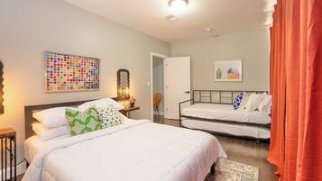 6 bedrooms, travel crib, WiFi