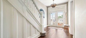 *Regal Bricks* Oversized Deck | Views | Fire Pit | Private Garage