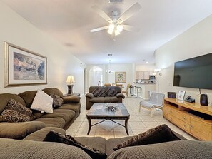 TV, books - Walk to Silver Spurs Rodeo and Heritage Park (Kissimmee)