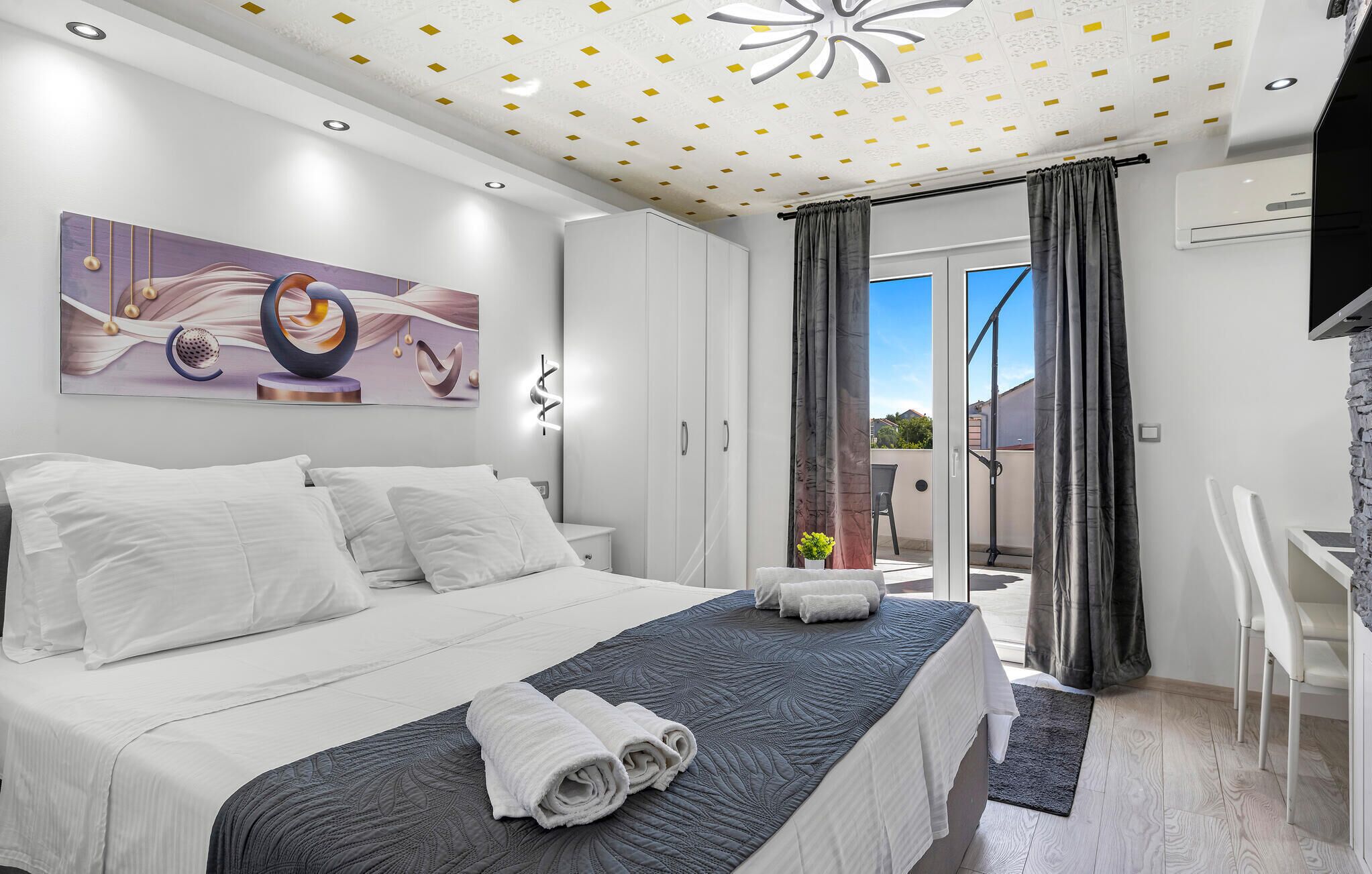 1 chambre, fer et planche à repasser, Wi-Fi gratuit, draps fournis