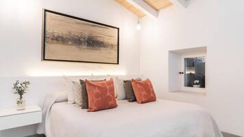 5 dormitorios, tabla de planchar con plancha, cuna de viaje