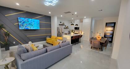 Modern Oasis - Charming 3-bedroom 3.5 bath near downtown