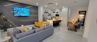 Modern Oasis - Charming 3-bedroom 3.5 bath near downtown