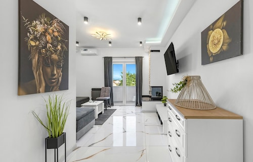 Gorgeous apartment in Vodice with WiFi