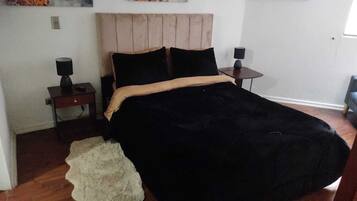 5 bedrooms, WiFi, bed sheets