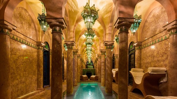 A luxurious spa area with a central pool, ornate columns, and seating areas. - Charming  two-bedroom apartment in the centre of Marrakesh Gueliz (Marrakech)