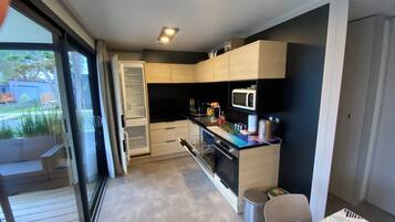 Microondas, horno, parrilla de estufa y lavavajillas