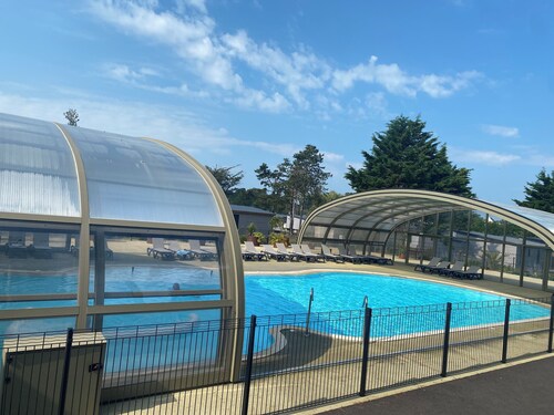 Luxury cottage chalet with swimming pool and internet near the sea 