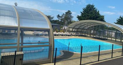 Luxury cottage chalet with swimming pool and internet near the sea