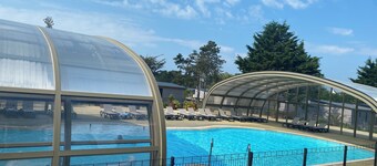 Luxury cottage chalet with swimming pool and internet near the sea