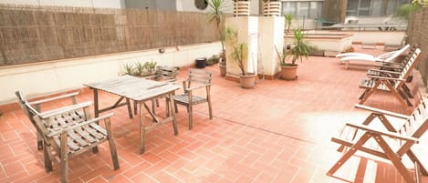 屋外ダイニングエリア