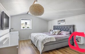 3 bedrooms, iron/ironing board, WiFi - Nature Retreat in Olofstorp with Jacuzzi – Perfect for Relaxation (Västra Götalands län)