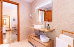 Shower, hair dryer - Cozy apartment in Santa Margalida (Santa Margalida)