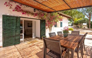 Outdoor dining - Cozy apartment in Santa Margalida (Santa Margalida)