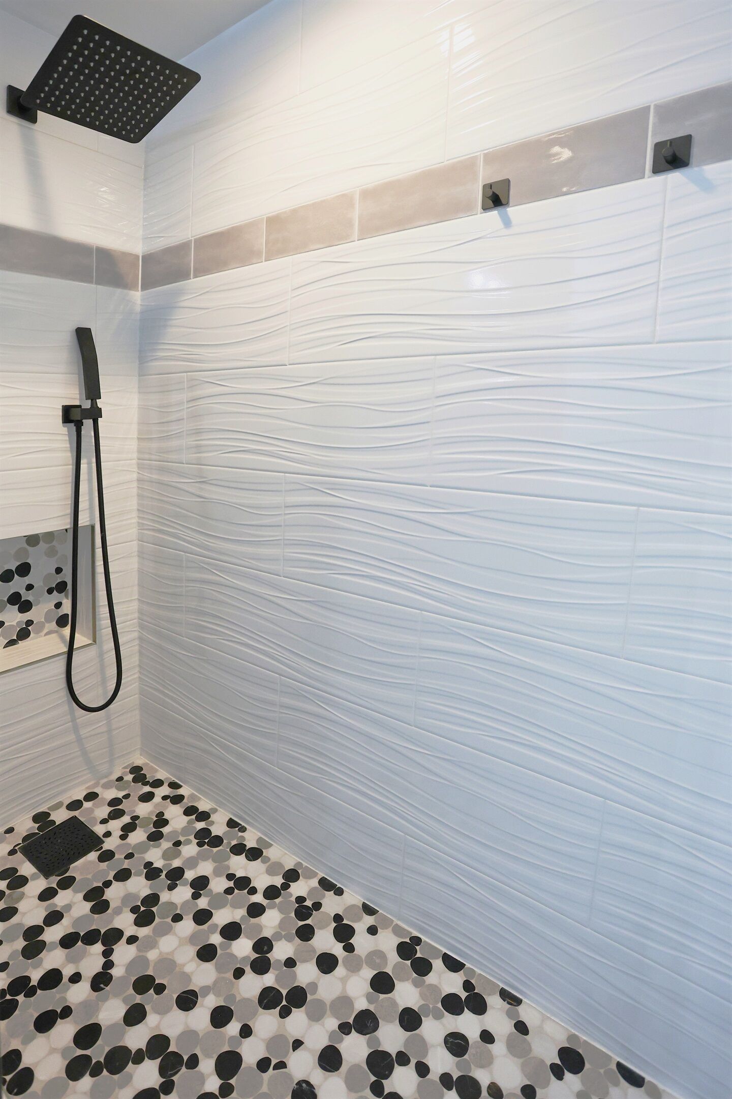 Douche, sèche-cheveux, serviettes fournies