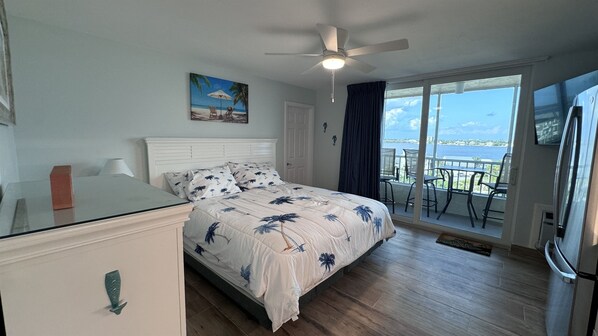 1 bedroom, Internet, bed sheets - Casa Playa #604 - Palm Tree Place (Fort Myers Beach)