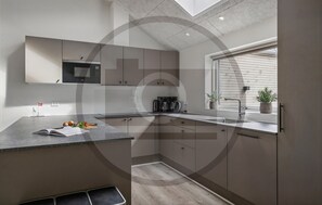 Réfrigérateur, four, plaque de cuisson, lave-vaisselle