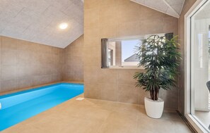 Indoor pool - Lovely home in Otterup with sauna (Otterup)