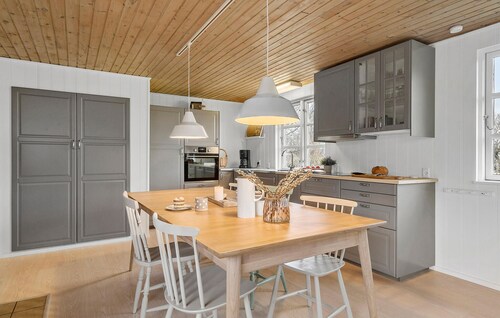 Nice home in Vinderup with WiFi