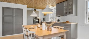 Nice home in Vinderup with WiFi