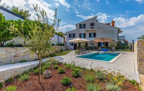 Et oppvarmet basseng