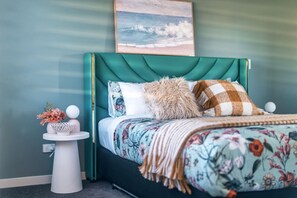 4 quartos, ferros/tábuas de passar roupa, berço de viagem