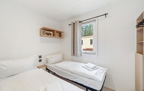 2 Schlafzimmer, Reisekinderbett