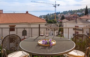 Outdoor dining - Awesome apartment in Icici with WiFi (Icici)