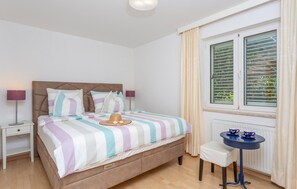 1 dormitorio, tabla de planchar con plancha, wifi gratis y ropa de cama