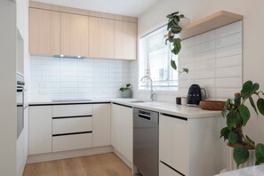 Cookware/dishes/utensils
