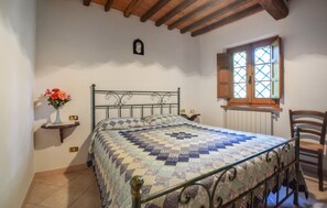 3 bedrooms, bed sheets