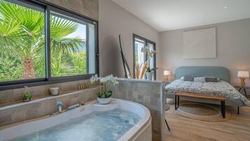 4 slaapkamers, een strijkplank/strijkijzer, reisbedje, gratis wifi