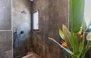 Douche, séchoir à cheveux
