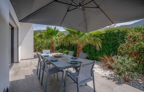 Outdoor dining - Stunning home in Solliès-Toucas (Solliès-Toucas)