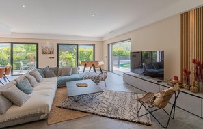 TV, table football - Stunning home in Solliès-Toucas (Solliès-Toucas)