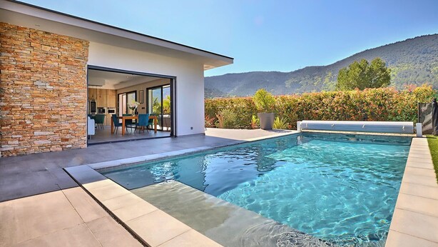 A modern house with a swimming pool, a patio, and a mountain view. - Stunning home in Solliès-Toucas (Solliès-Toucas)