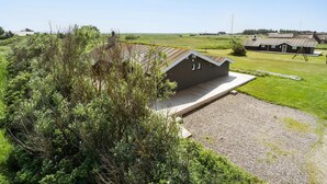 A rural property with a large barn, a gravel driveway, and surrounding greenery. - Stunning home in Ringkøbing with sauna (Ringkøbing)